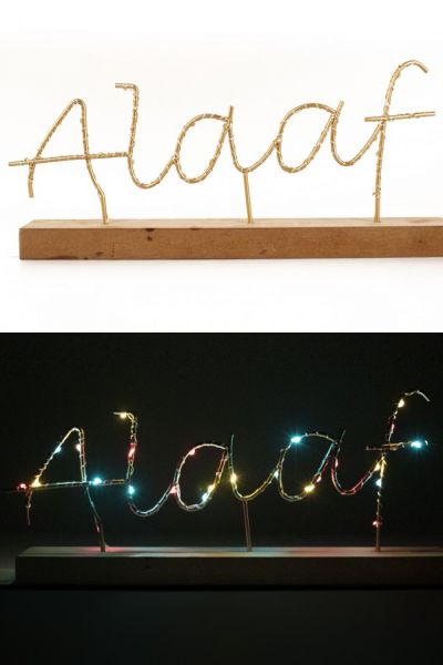 Plankje met tekst ALAAF verlicht